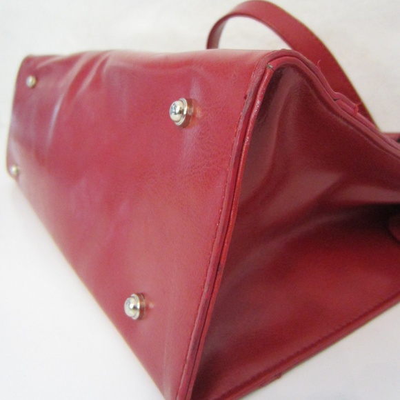 Red Faux Leather Crocodile Heart Accent Zipper Closure Double Handle Tote - Picture 11 of 11